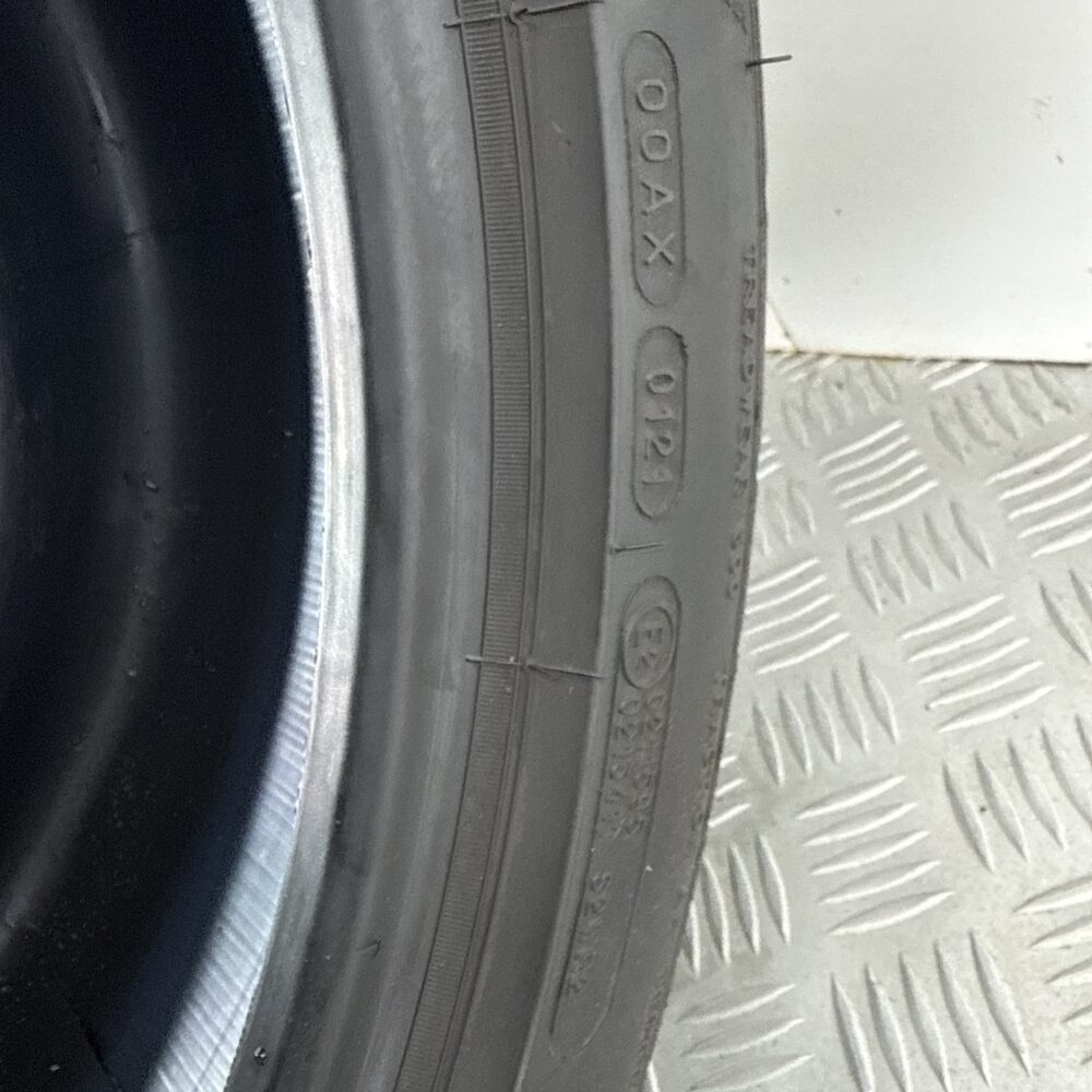 Gomme Usate 275 35 ZR20 102Y Michelin Pilot Super Sport 74% Estive | Gomme Usate | PrimaGomme.it Gomme Usate 275 35 ZR20 102Y Michelin Pilot Super Sport 74% Estive - immagine 5