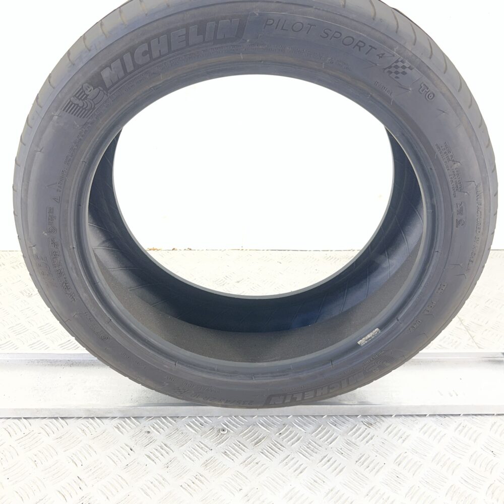 Pneumatico Usato 235 45 ZR18 98Y Michelin Pilot Sport 4 Estivo | Gomme Usate | PrimaGomme.it Pneumatico usato 235 45 ZR18 Michelin Pilot Sport 4
