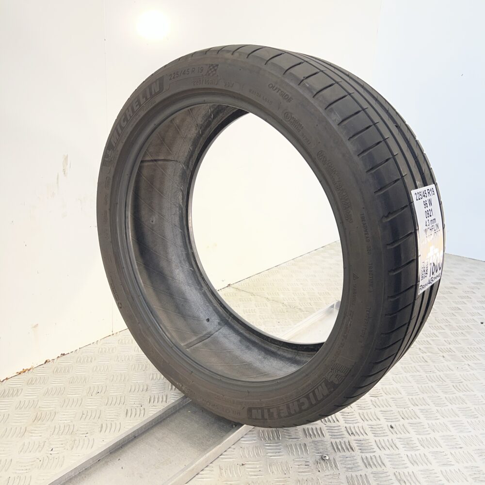 Pneumatico Usato 225 45 R19 96W MICHELIN Pilot Sport 4 Estivo | Gomme Usate | PrimaGomme.it Pneumatico usato 225 45 R19 MICHELIN Pilot Sport 4