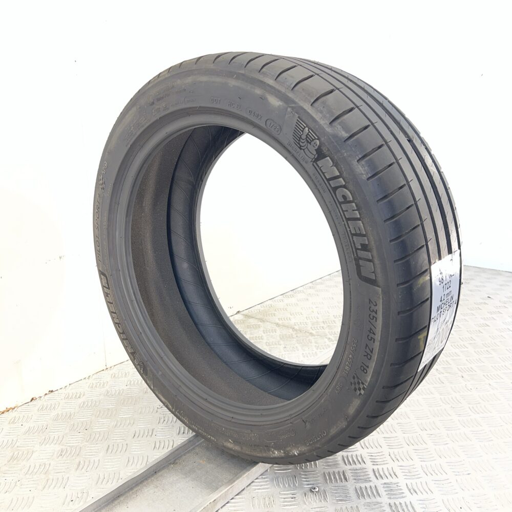 Pneumatico Usato 235 45 ZR18 XL 98Y Michelin Pilot Sport 4 Estivo | Gomme Usate | PrimaGomme.it Pneumatico usato 235 45 ZR18 Michelin Pilot Sport 4