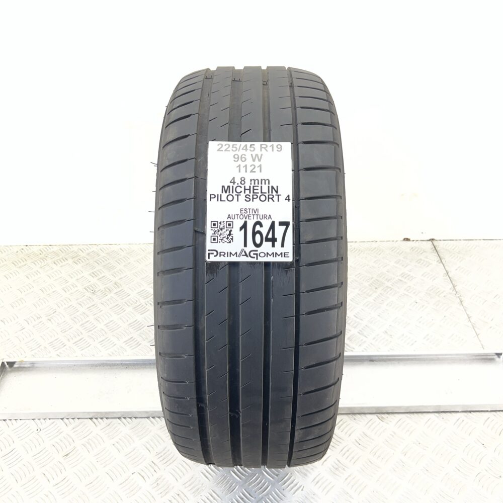 Gomma Usata 225 45 R19 96W Michelin Pilot Sport 4 68% Estiva | Gomme Usate | PrimaGomme.it Gomma Usata 225 45 R19 96W Michelin Pilot Sport 4 68% Estiva