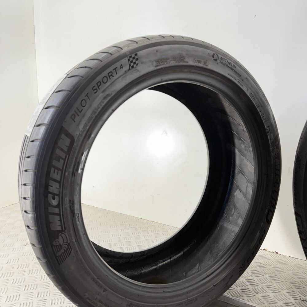 Pneumatici Usati 245 45 R19 XL 102Y Michelin Pilot Sport 4 Estive | Gomme Usate | PrimaGomme.it Pneumatici usati 245 45 R19 Michelin Pilot Sport 4